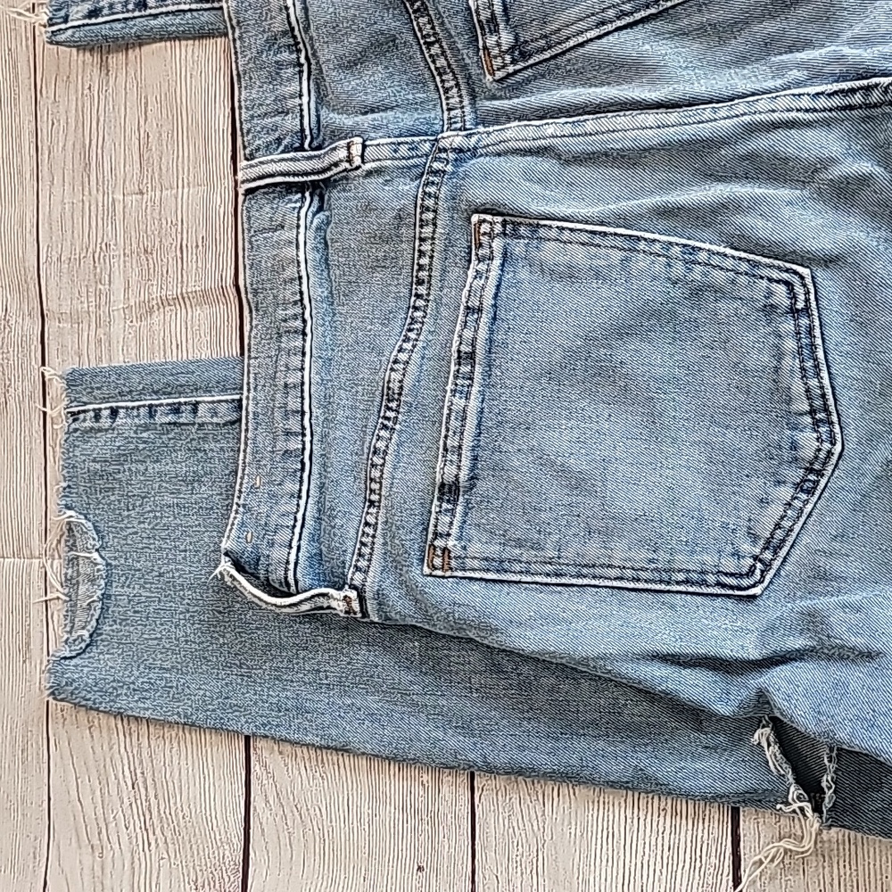 Madewell sz 27 slim boyfriend crop cut off jeans, distressed knees - Picture 11 of 13